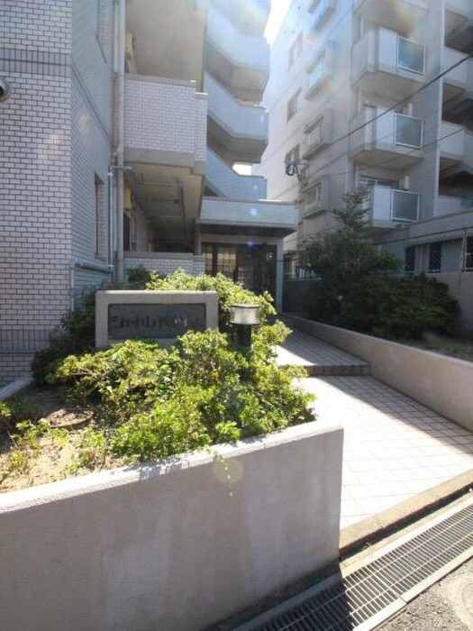 物件外観写真4　(エントランス部分)