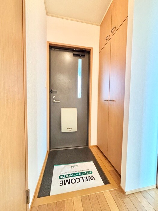 物件内観写真12　(玄関)