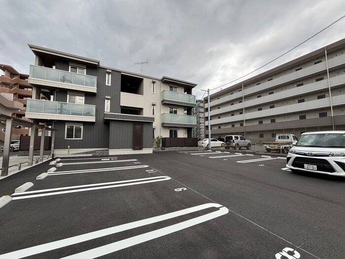 物件外観写真2　(駐車場)