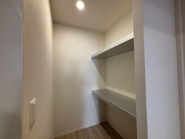 物件内観写真18　(収納)