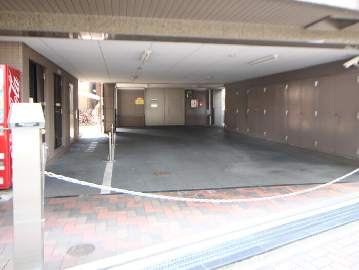 物件外観写真4　(駐車場)