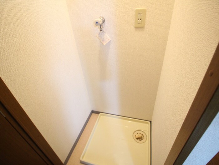 物件内観写真14　(洗濯機置場)