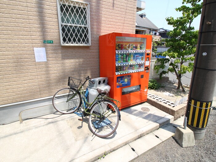 物件外観写真3　(駐輪場)