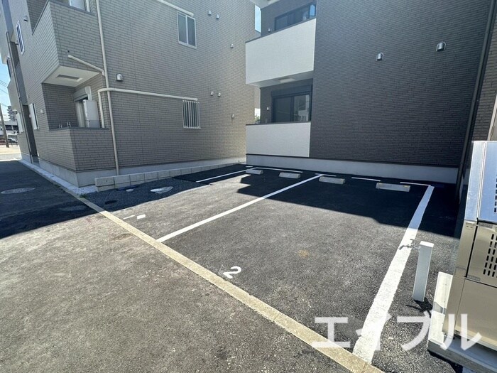 物件外観写真2　(駐車場)