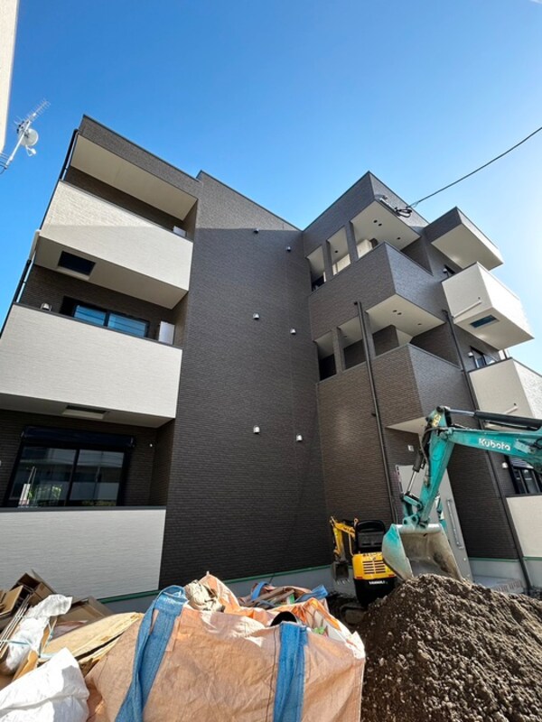 建築中