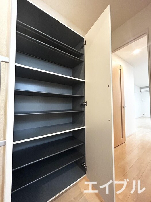 物件内観写真8　(靴箱)