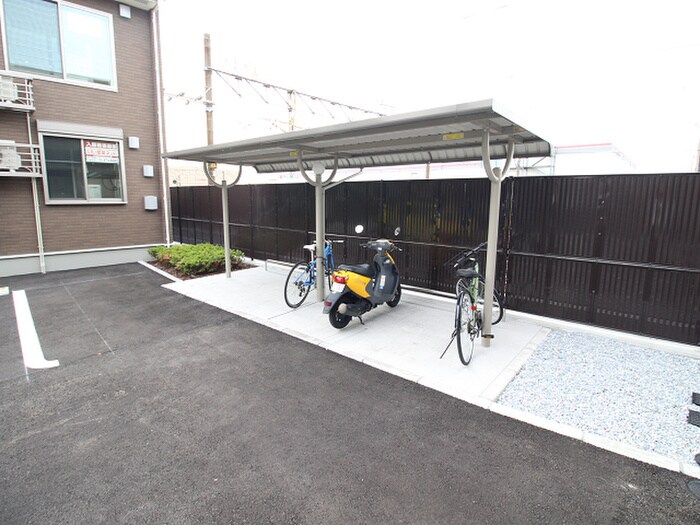 物件外観写真3　(駐輪場)