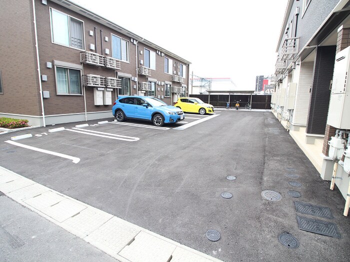 物件外観写真5　(駐車場)