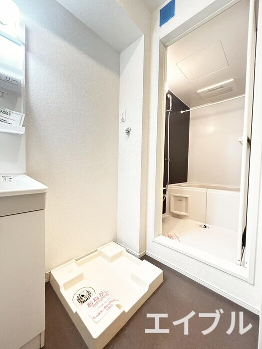 物件内観写真10　(洗濯機置場)