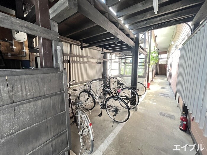 物件外観写真5　(駐輪場)
