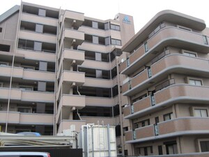 ｱﾀﾞ-ｼﾞｭ茶山ﾌｫﾚｽﾄﾊﾟ-ｸ(105)外観写真