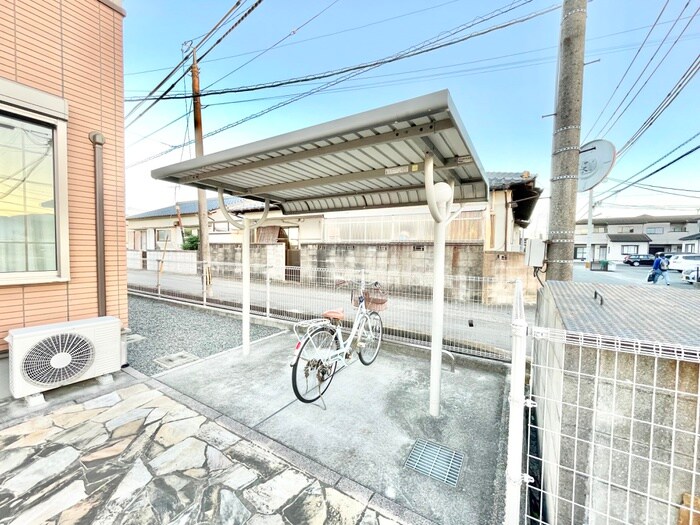 物件外観写真3　(駐車場)