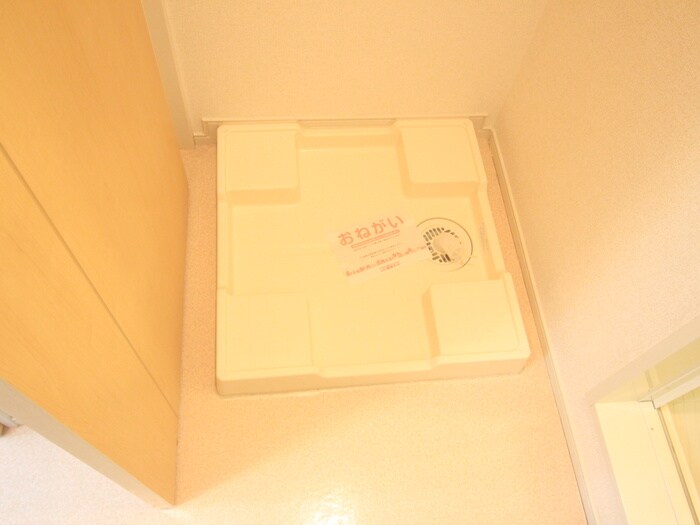 物件内観写真10　(洗濯機置場)