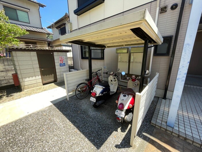物件外観写真3　(駐輪場)