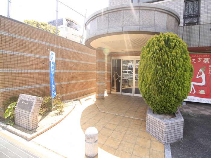 物件外観写真4　(エントランス部分)