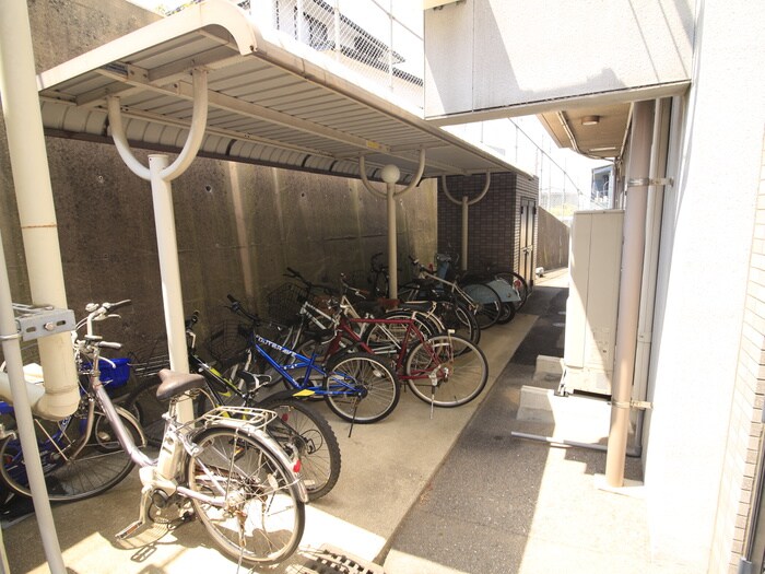 物件外観写真5　(駐輪場)