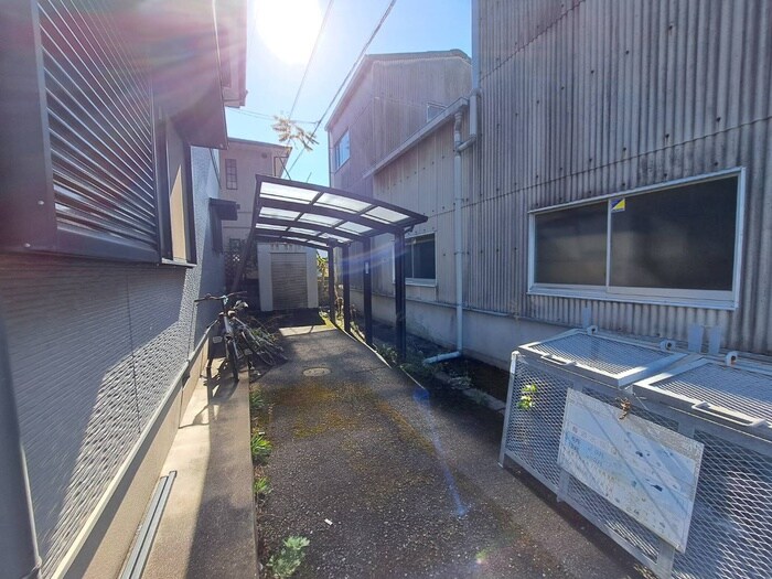 物件外観写真3　(駐輪場)