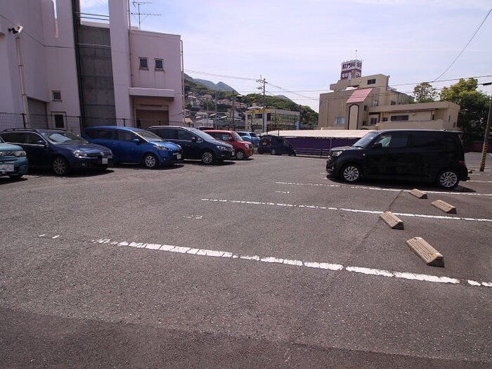 物件外観写真3　(駐車場)