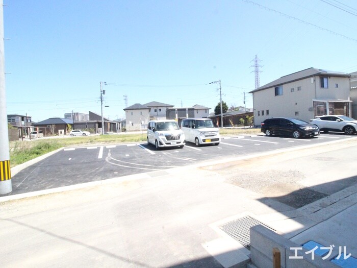 物件外観写真2　(駐車場)