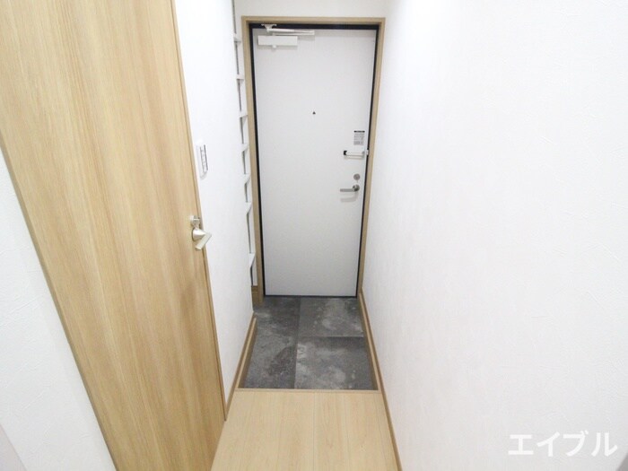 物件内観写真11　(玄関)
