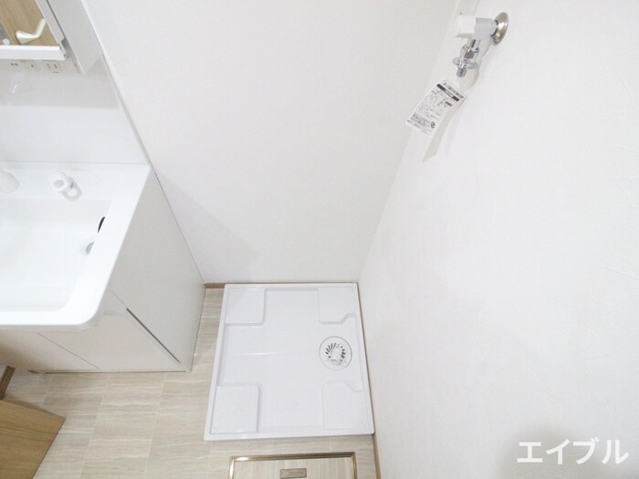 物件内観写真16　(洗濯機置場)