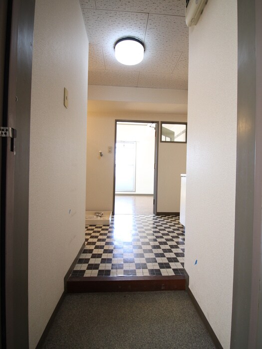 物件内観写真6　(玄関)