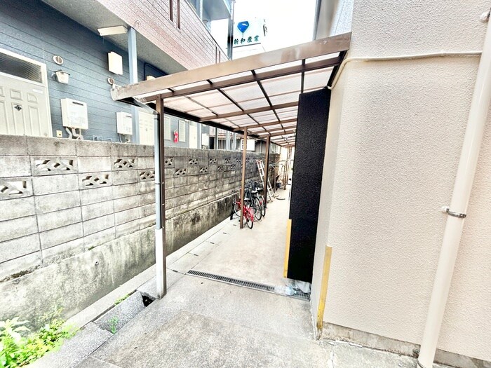 物件外観写真4　(駐輪場)