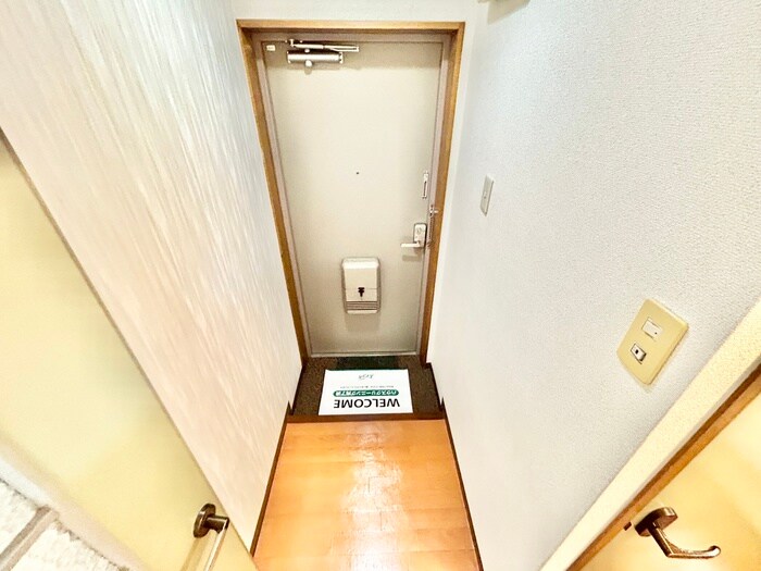 物件内観写真14　(玄関)