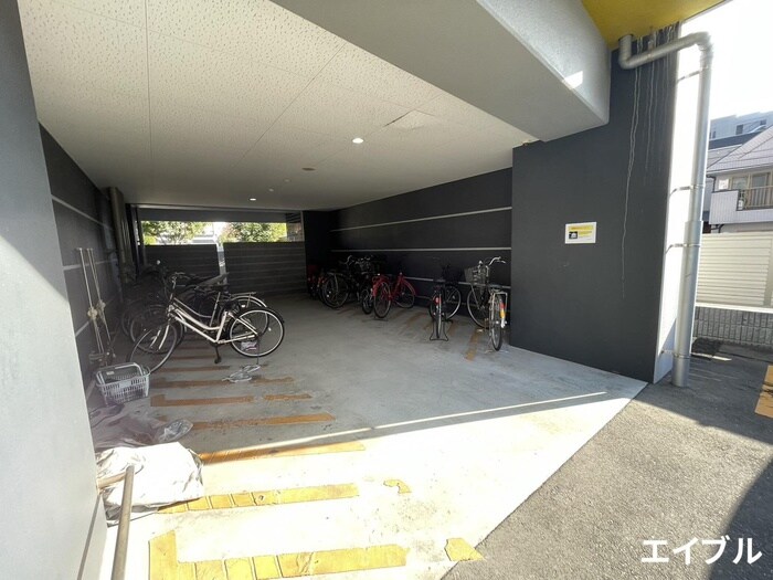 物件外観写真2　(駐輪場)
