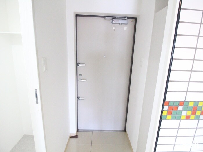 物件内観写真13　(玄関)