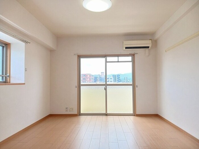 物件内観写真3　(居室)