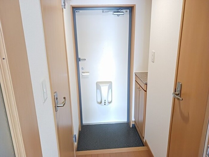 物件内観写真8　(玄関)