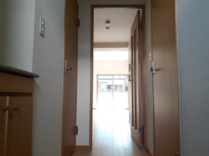 物件内観写真9　(廊下)