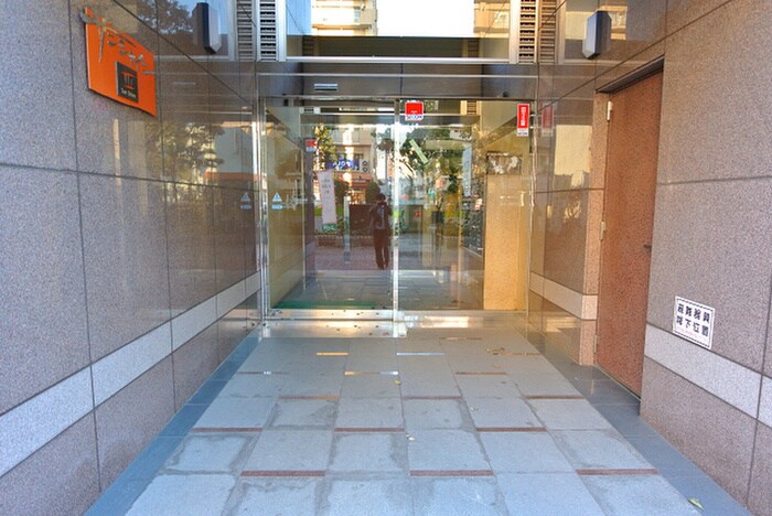 物件外観写真4　(エントランス部分)