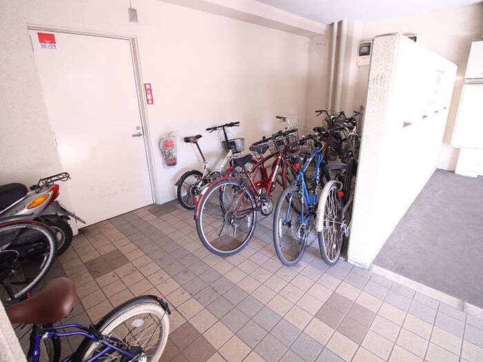 物件外観写真5　(駐輪場)