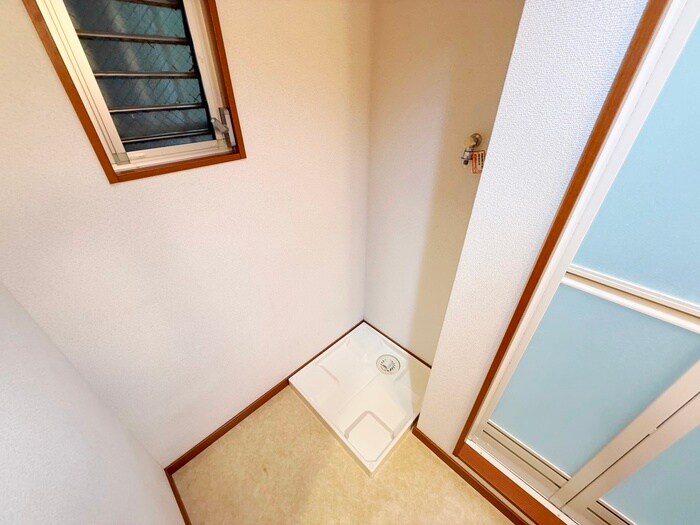 物件内観写真12　(洗濯機置場)