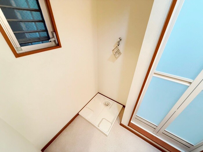 物件内観写真16　(洗濯機置場)