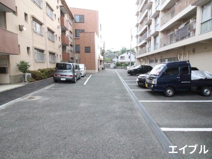物件外観写真4　(駐車場)