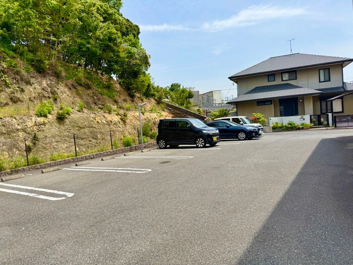 物件外観写真2　(駐車場)
