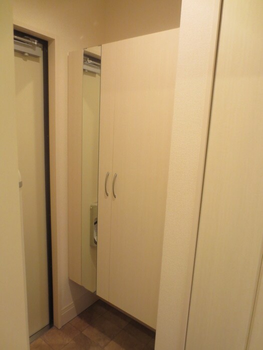 物件内観写真6　(玄関)