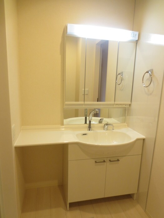 物件内観写真8　(洗面)