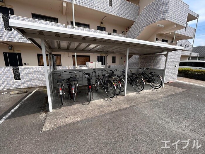 物件外観写真4　(駐輪場)
