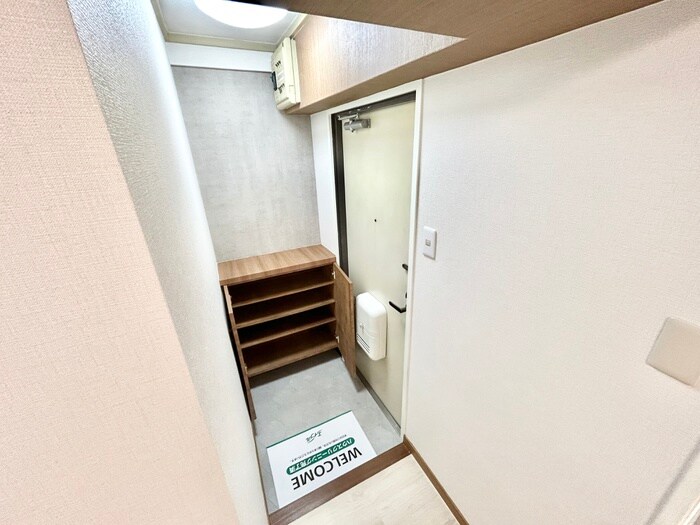 物件内観写真8　(玄関)