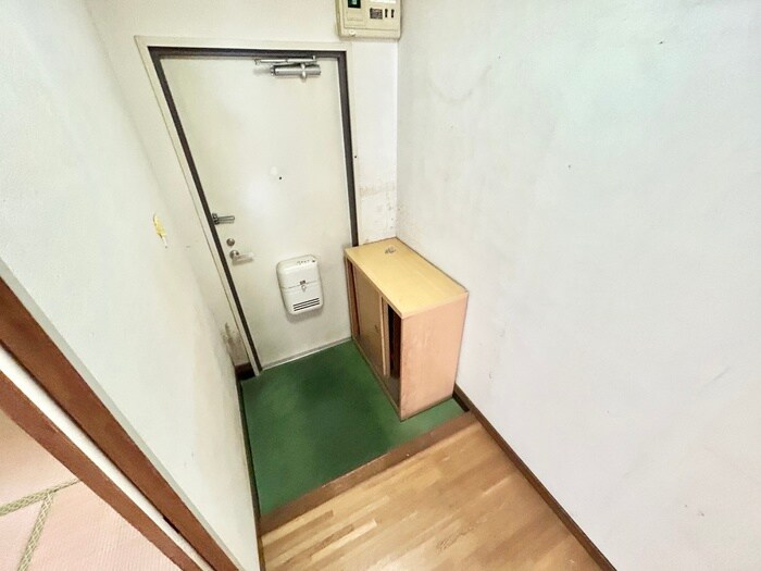 物件内観写真8　(玄関)