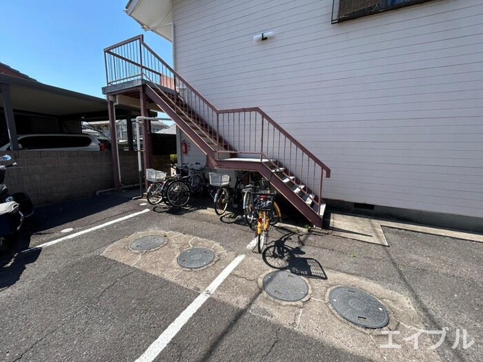 物件外観写真4　(駐輪場)