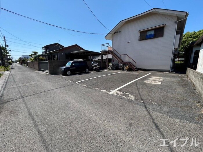 物件外観写真5　(駐車場)