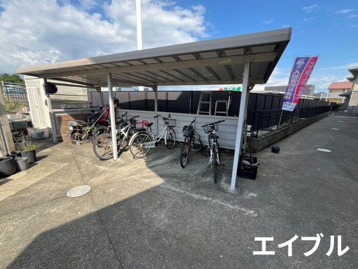 物件外観写真4　(駐輪場)