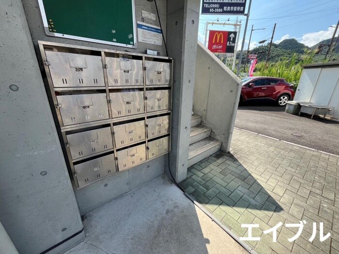 物件外観写真5　(エントランス部分)