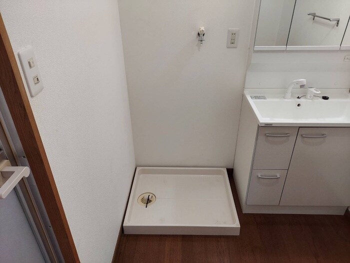 物件内観写真17　(洗濯機置場)