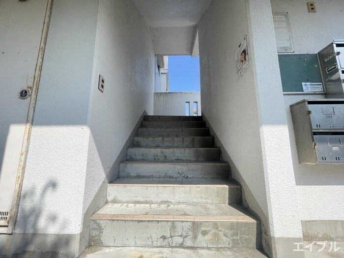 物件外観写真6　(エントランス部分)